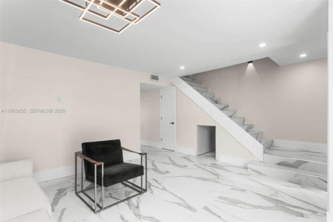 Touwnhouse à louer à North Miami Beach, Floride: 2 chambres, 145.86 m2 № 2025499 - photo 3