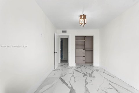 Touwnhouse à louer à North Miami Beach, Floride: 2 chambres, 145.86 m2 № 2025499 - photo 18