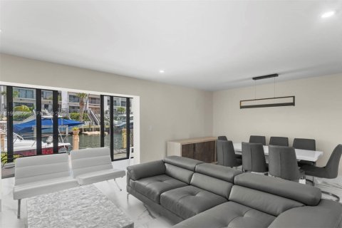 Touwnhouse à North Miami Beach, Floride 2 chambres, 145.86 m2 № 2025499