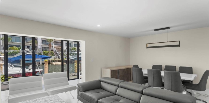 Touwnhouse à North Miami Beach, Floride 2 chambres, 145.86 m2 № 2025499