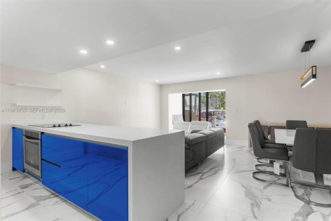 Touwnhouse à louer à North Miami Beach, Floride: 2 chambres, 145.86 m2 № 2025499 - photo 4