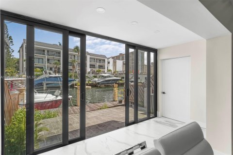 Touwnhouse à louer à North Miami Beach, Floride: 2 chambres, 145.86 m2 № 2025499 - photo 9