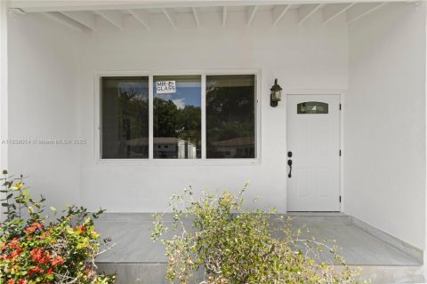House in North Miami, Florida 4 bedrooms, 176.33 sq.m. № 1823613 - photo 4