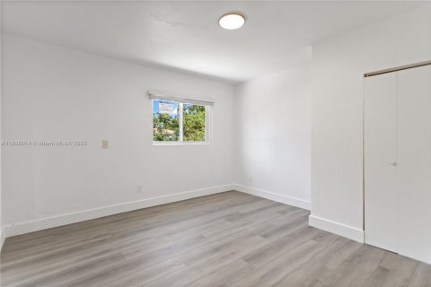 House in North Miami, Florida 4 bedrooms, 176.33 sq.m. № 1823613 - photo 27