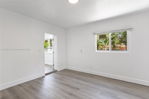 House in North Miami, Florida 4 bedrooms, 176.33 sq.m. № 1823613 - photo 28