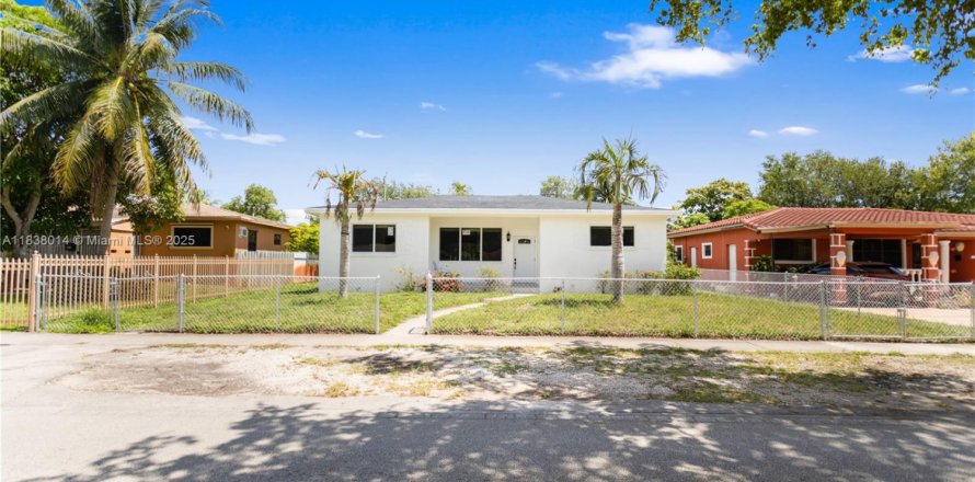 House in North Miami, Florida 4 bedrooms, 176.33 sq.m. № 1823613