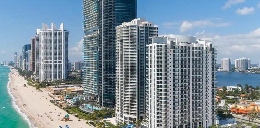 Condo in Sunny Isles Beach, Florida, 2 bedrooms  № 2010323