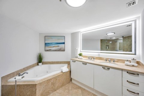 Condominio en venta en Fort Lauderdale, Florida, 3 dormitorios, 128.39 m2 № 2192220 - foto 26