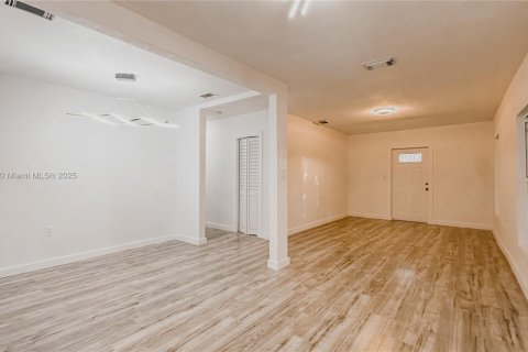 Купить виллу или дом в Хомстед, Флорида 3 спальни, 119.57м2, № 1712394 - фото 13