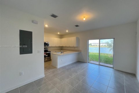 Villa ou maison à louer à Miami, Floride: 3 chambres, 154.96 m2 № 2056759 - photo 4