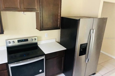 Villa ou maison à louer à Lakeland, Floride: 4 chambres, 166.57 m2 № 2411561 - photo 2
