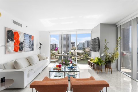 Copropriété à louer à Miami, Floride: 3 chambres, 173.73 m2 № 1999031 - photo 2