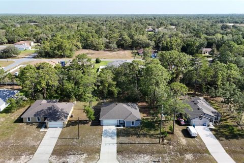 House in Weeki Wachee, Florida 3 bedrooms, 166.11 sq.m. № 1680345 - photo 3