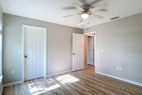 House in Weeki Wachee, Florida 3 bedrooms, 166.11 sq.m. № 1680345 - photo 27