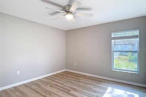 House in Weeki Wachee, Florida 3 bedrooms, 166.11 sq.m. № 1680345 - photo 25
