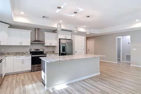 House in Weeki Wachee, Florida 3 bedrooms, 166.11 sq.m. № 1680345 - photo 14