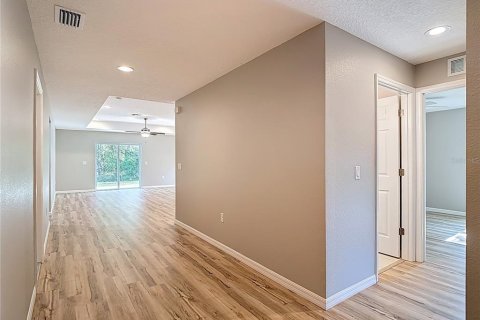 House in Weeki Wachee, Florida 3 bedrooms, 166.11 sq.m. № 1680345 - photo 4