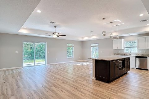 House in Weeki Wachee, Florida 3 bedrooms, 166.11 sq.m. № 1680345 - photo 6
