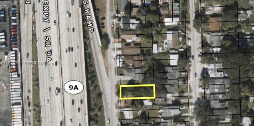 Terreno en Miami, Florida № 1982690