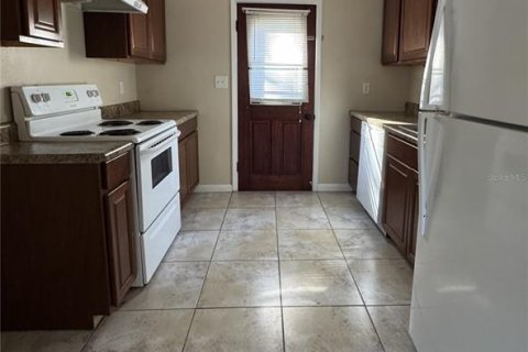 House in Brooksville, Florida 2 bedrooms, 94.2 sq.m. № 2391345 - photo 3