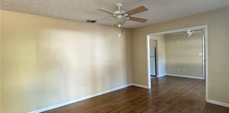 House in Brooksville, Florida 2 bedrooms, 94.2 sq.m. № 2391345