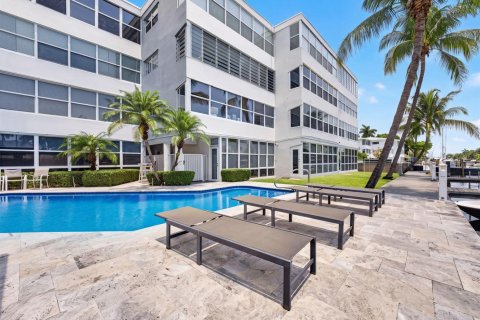 Condo in Fort Lauderdale, Florida, 1 bedroom № 2252205 - photo 3