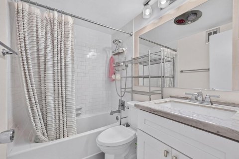 Condo in Fort Lauderdale, Florida, 1 bedroom № 2252205 - photo 10