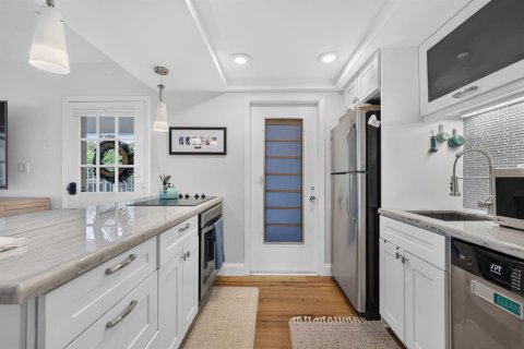 Condo in Fort Lauderdale, Florida, 1 bedroom № 2252205 - photo 9