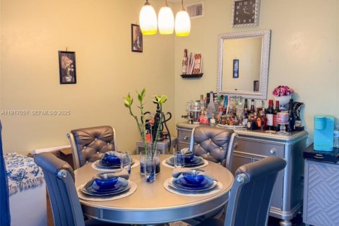 Condo in Homestead, Florida, 2 bedrooms  № 1972398 - photo 11