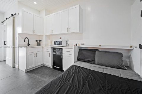 House in Miami, Florida 3 bedrooms, 104.79 sq.m. № 1678898 - photo 27