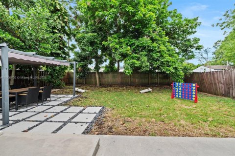 House in Miami, Florida 3 bedrooms, 104.79 sq.m. № 1678898 - photo 30