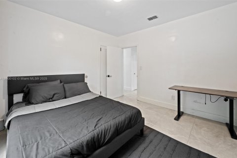 House in Miami, Florida 3 bedrooms, 104.79 sq.m. № 1678898 - photo 18
