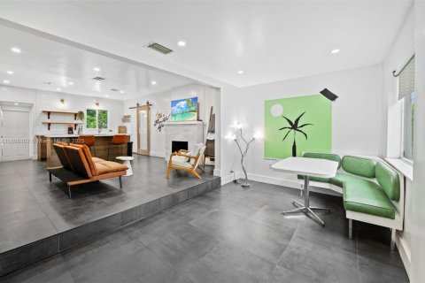 House in Miami, Florida 3 bedrooms, 104.79 sq.m. № 1678898 - photo 6