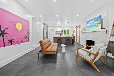 House in Miami, Florida 3 bedrooms, 104.79 sq.m. № 1678898 - photo 7