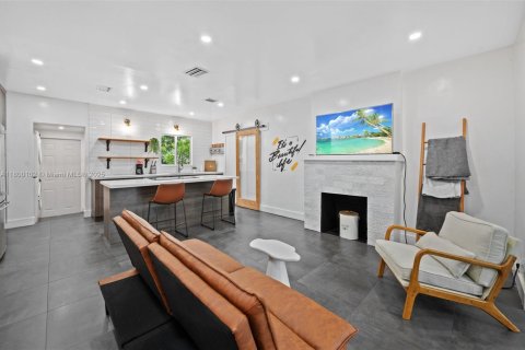 House in Miami, Florida 3 bedrooms, 104.79 sq.m. № 1678898 - photo 8