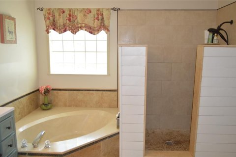 House in Plant City, Florida 3 bedrooms, 171.68 sq.m. № 1805908 - photo 19