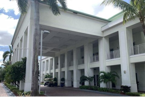 Condo in Doral, Florida, 1 bedroom  № 1994956 - photo 1