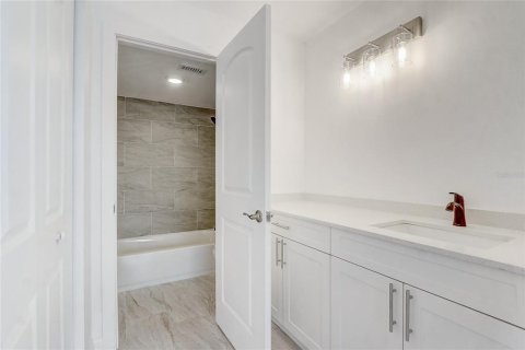 Condo in Orlando, Florida, 2 bedrooms  № 2141978 - photo 26