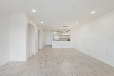 Condo in Orlando, Florida, 2 bedrooms  № 2141978 - photo 9