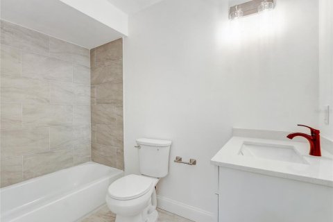 Condo in Orlando, Florida, 2 bedrooms  № 2141978 - photo 18