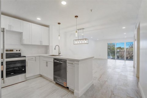 Condo in Orlando, Florida, 2 bedrooms  № 2141978 - photo 17