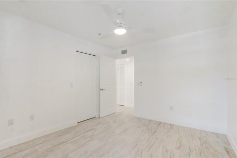 Condo in Orlando, Florida, 2 bedrooms  № 2141978 - photo 21