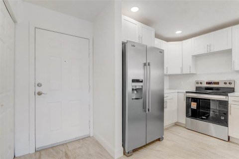 Condo in Orlando, Florida, 2 bedrooms  № 2141978 - photo 13