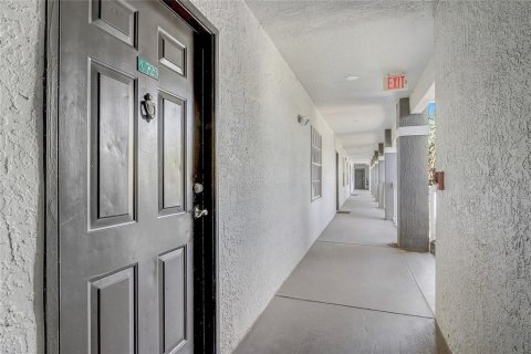 Condo in Orlando, Florida, 2 bedrooms  № 2141978 - photo 6
