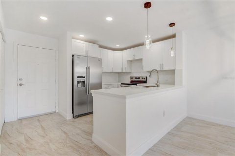 Condo in Orlando, Florida, 2 bedrooms  № 2141978 - photo 14