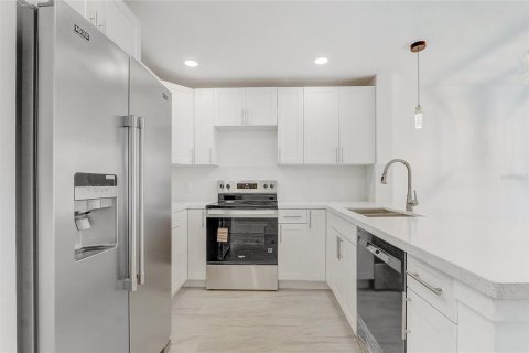 Condo in Orlando, Florida, 2 bedrooms  № 2141978 - photo 15