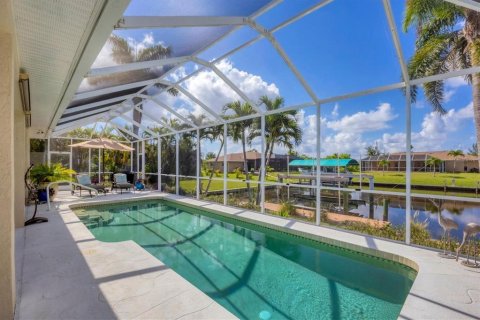House in Port Charlotte, Florida 3 bedrooms, 191.38 sq.m. № 1855774 - photo 12