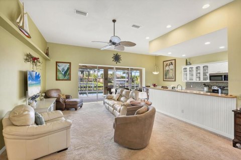 House in Port Charlotte, Florida 3 bedrooms, 191.38 sq.m. № 1855774 - photo 7