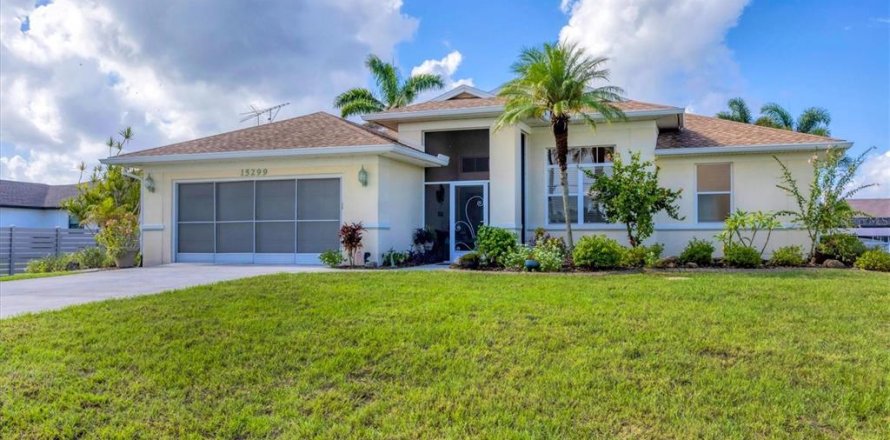 House in Port Charlotte, Florida 3 bedrooms, 191.38 sq.m. № 1855774