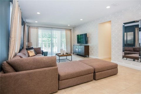Casa en venta en Kissimmee, Florida, 8 dormitorios, 439.71 m2 № 1576337 - foto 11